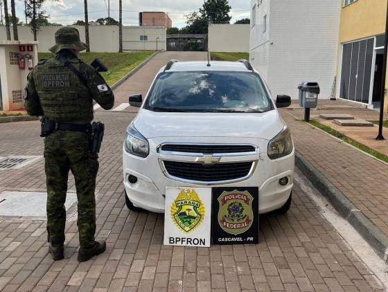 BPFRON e PF recuperam veículo roubado em Santa Tereza do Oeste e prendem dois