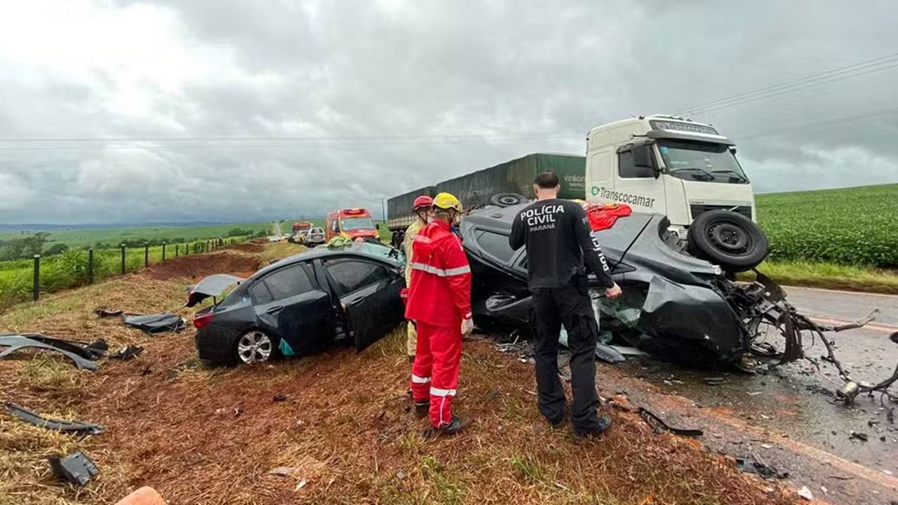 Tragédia na PR-445: Quatro pessoas morrem em colisão frontal no Norte do Paraná