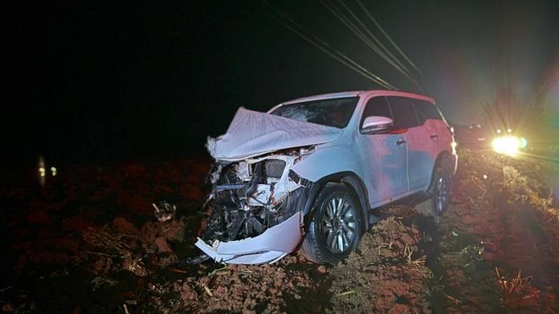 Carro se envolve em colisão após aquaplanar na PR-495 entre Santa Helena e Entre Rios do Oeste