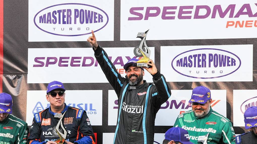 Jorginho Feio ganha o Troféu SpeedMax no encerrando da 1ª etapa da Fórmula Truck