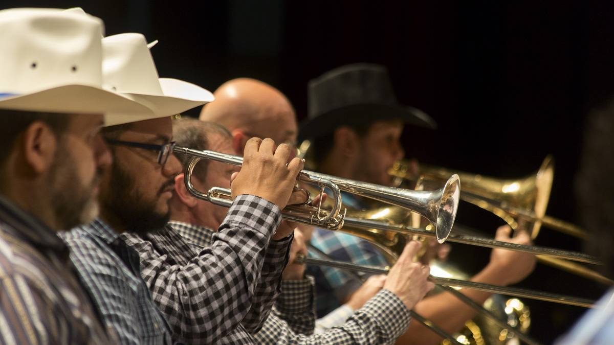 Orquestra Sinfônica do Paraná traz a Cascavel "Clássicos Sertanejos" em frente à Catedral