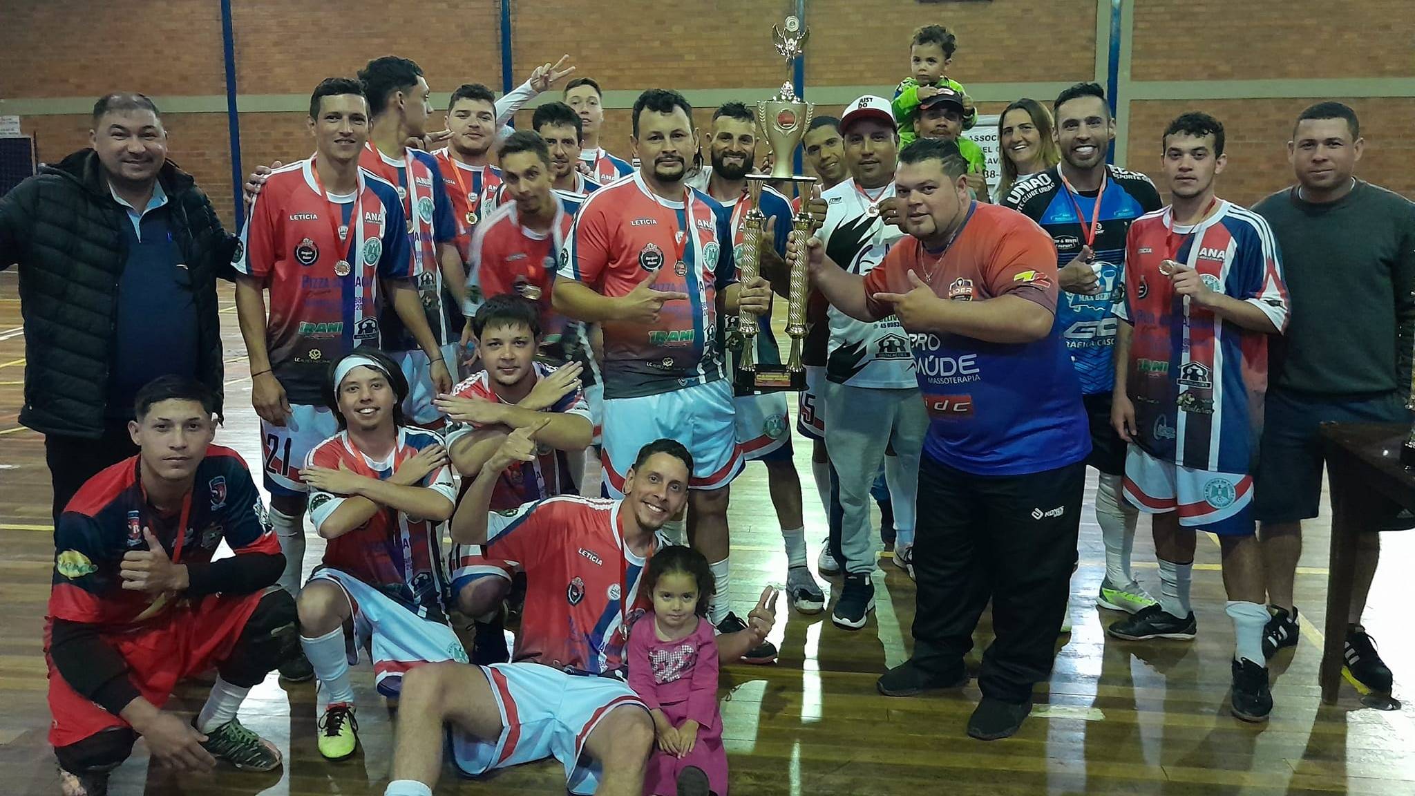 Meninos da Rose conquistam o título de campeão da 3ª Copa da Amizade de Futsal