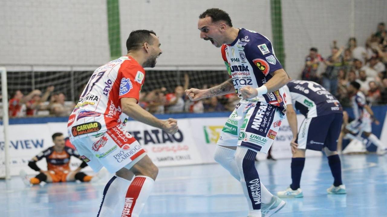 Jogão: Cascavel Futsal vence Pato por 4 a 2 e está entre os semifinalistas da Liga Nacional