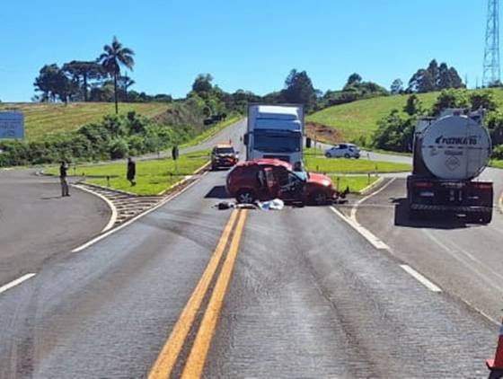 Condutor morre e outras quatro pessoas ficam feridas em colisão na BR-280 em Flor da Serra do Sul