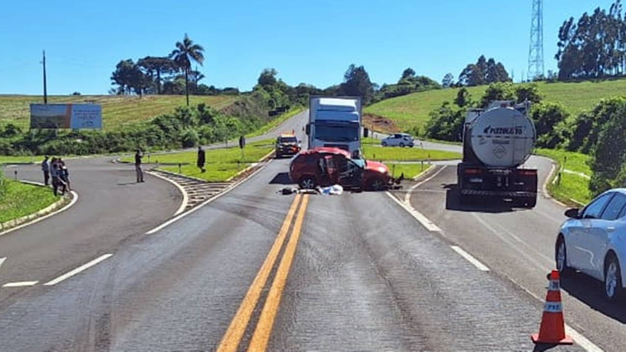 Condutor morre e outras quatro pessoas ficam feridas em colisão na BR-280 em Flor da Serra do Sul