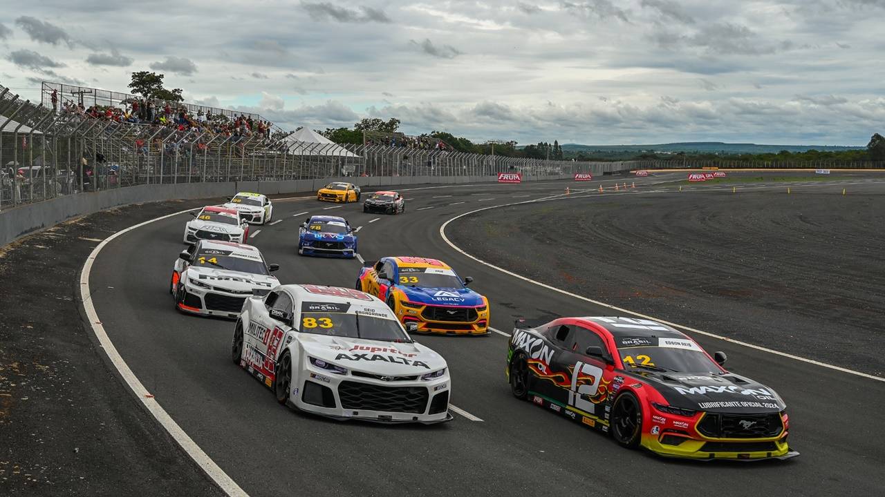 NASCAR Brasil Series: Gui Backes e Léo Torres vencem a última corrida da temporada 2024