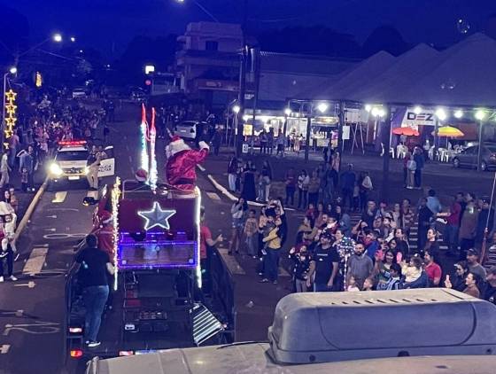 Chegada do Papai Noel e Carreta da Alegria espalham a Magia do Natal em Catanduvas