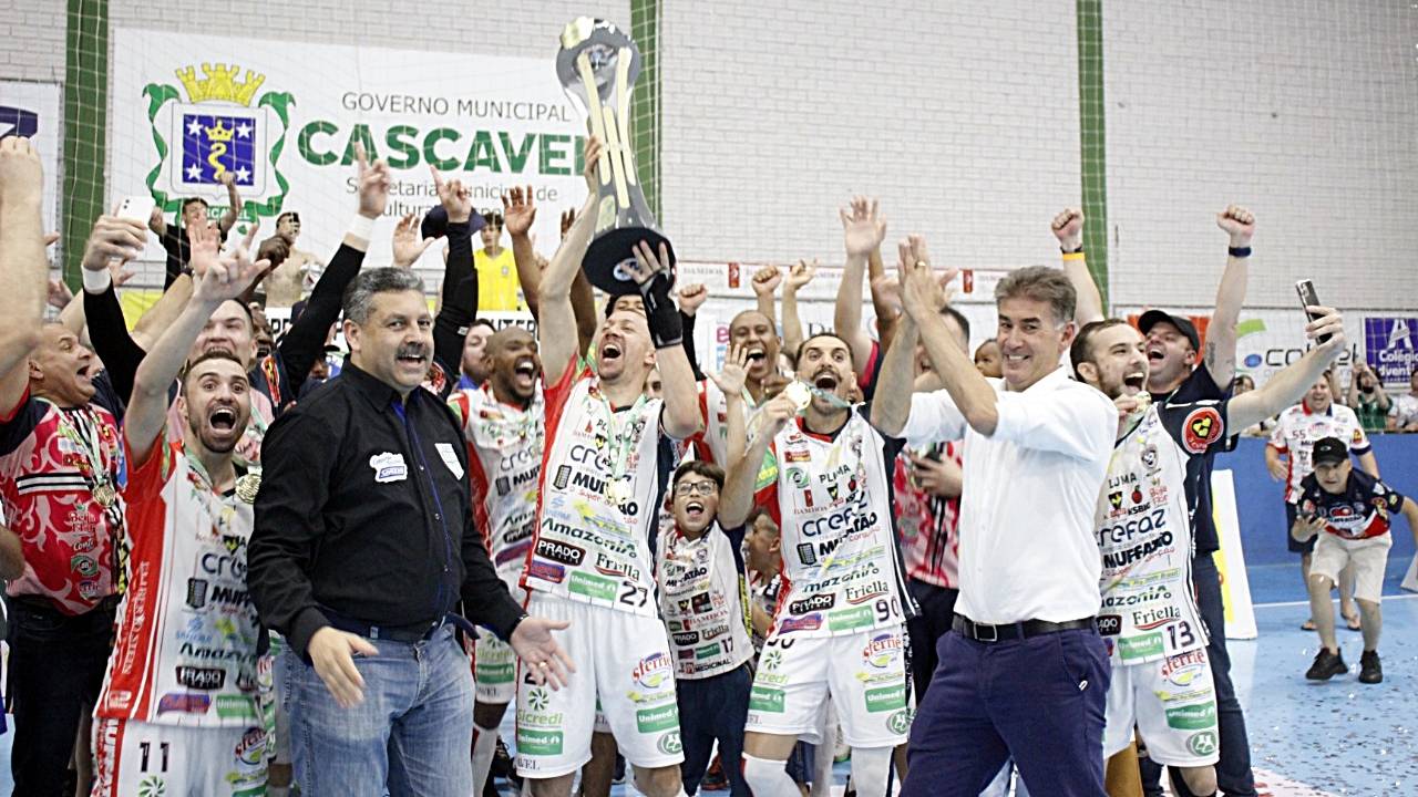 Cascavel Futsal é eleito o quarto melhor clube do mundo; Cassiano e Deko estão entre os mais votados