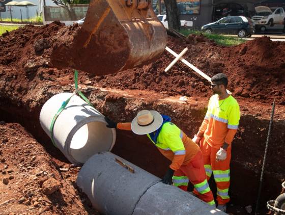 Obra de revitalização da Avenida Assunção avança em Cascavel