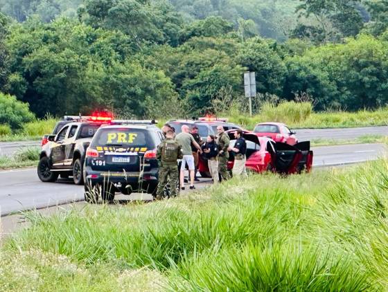 Perseguição policial termina com morte e apreensão de drogas na BR-163 no oeste do Paraná