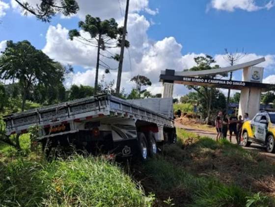 Irmãos morrem em acidente com caminhão na PR-825 em Campina do Simão