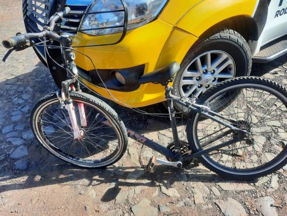 Três pessoas ficam feridas em colisão entre moto e bicicleta na PRC-467 em Cascavel