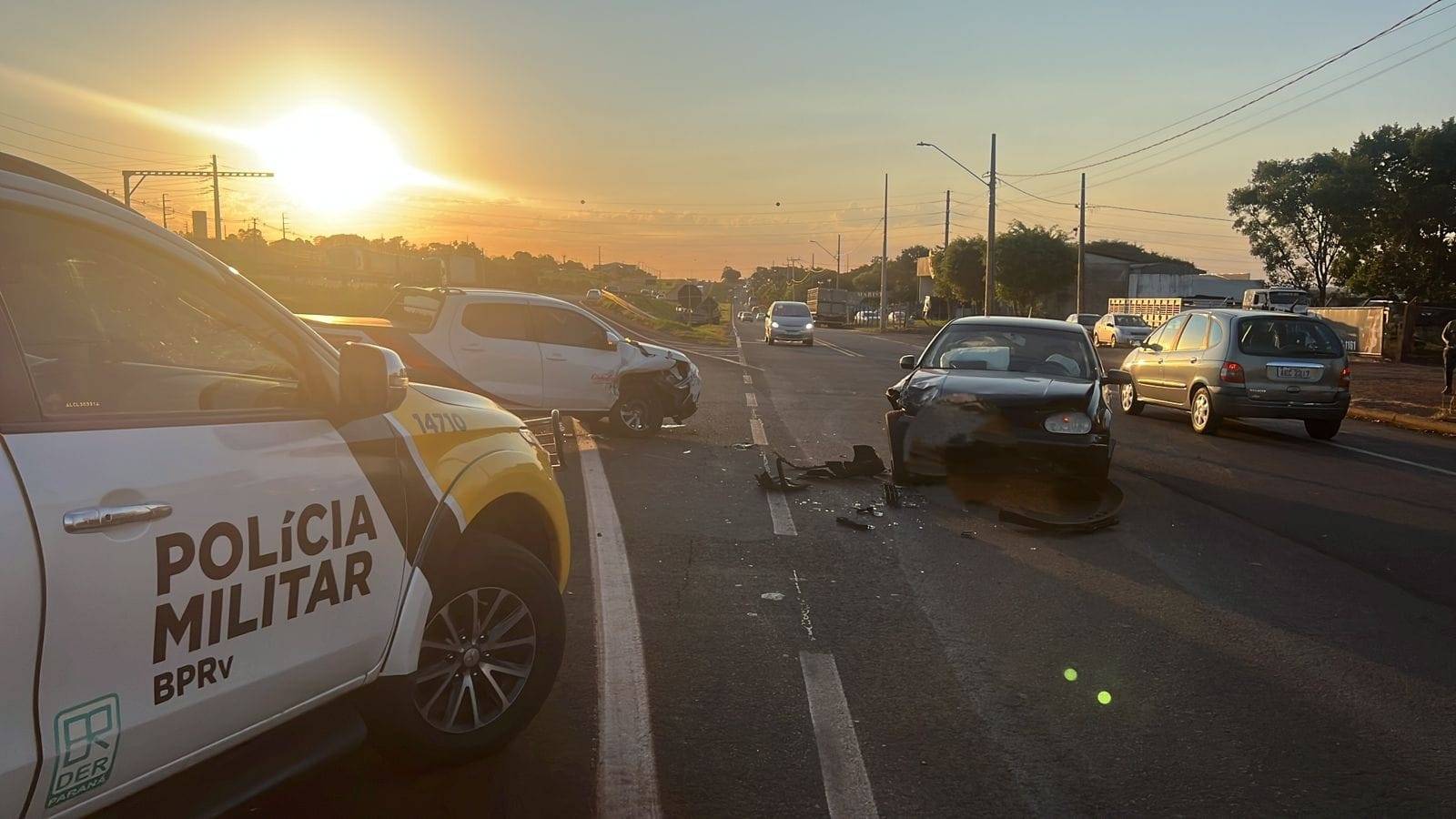 Duas pessoas ficam feridas em colisão frontal na PRC-467 em Cascavel