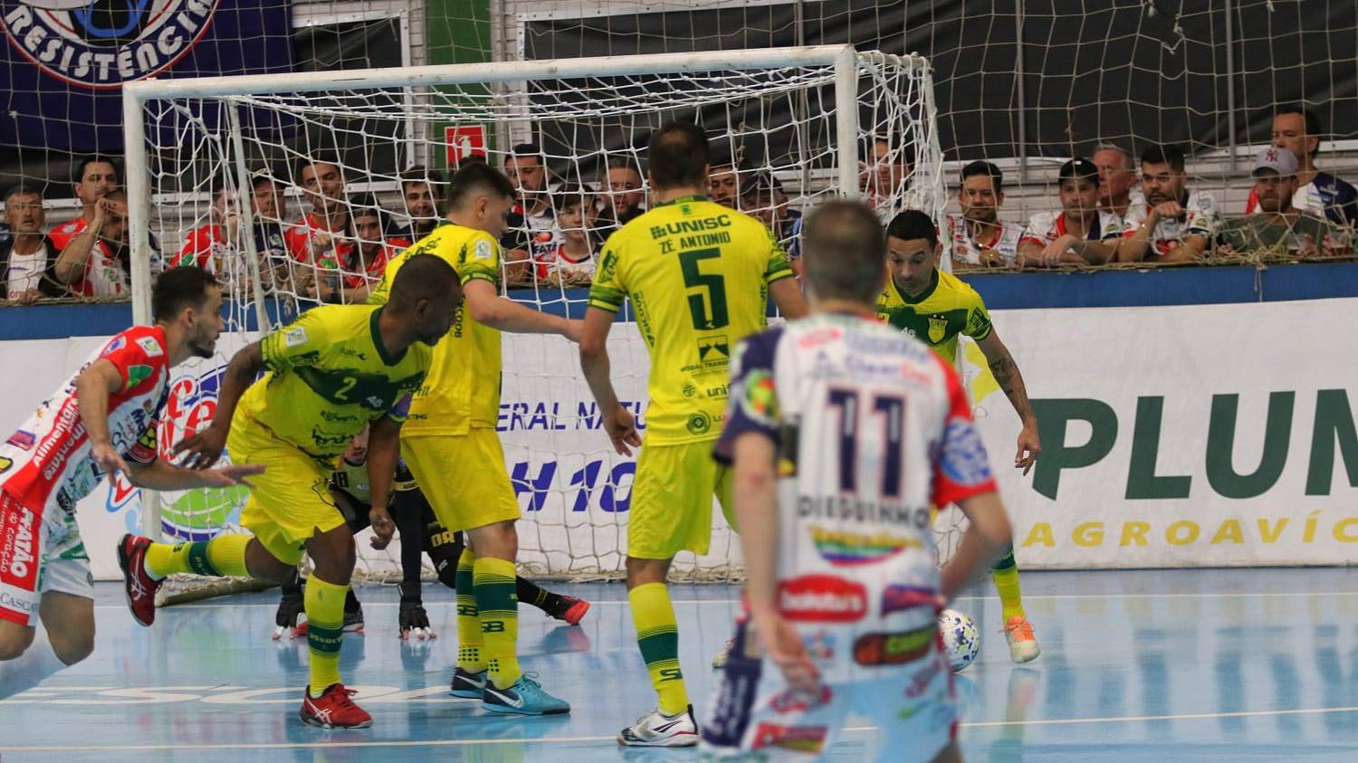 Cascavel Futsal vence a Assoeva é o primeiro time classificado para as quartas de final da LNF