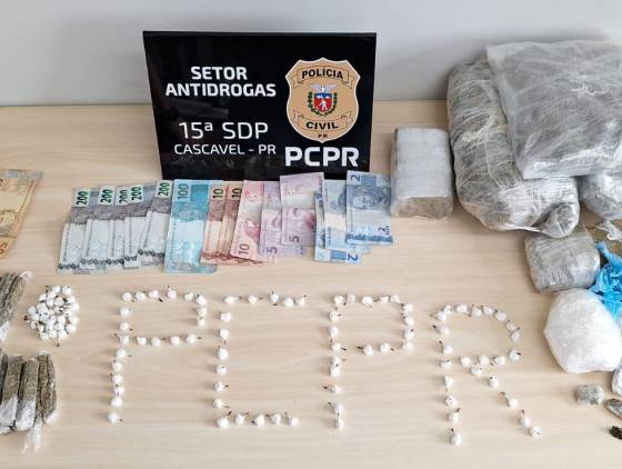 Polícia Civil desarticula ponto de tráfico de drogas em Cascavel e prende cinco