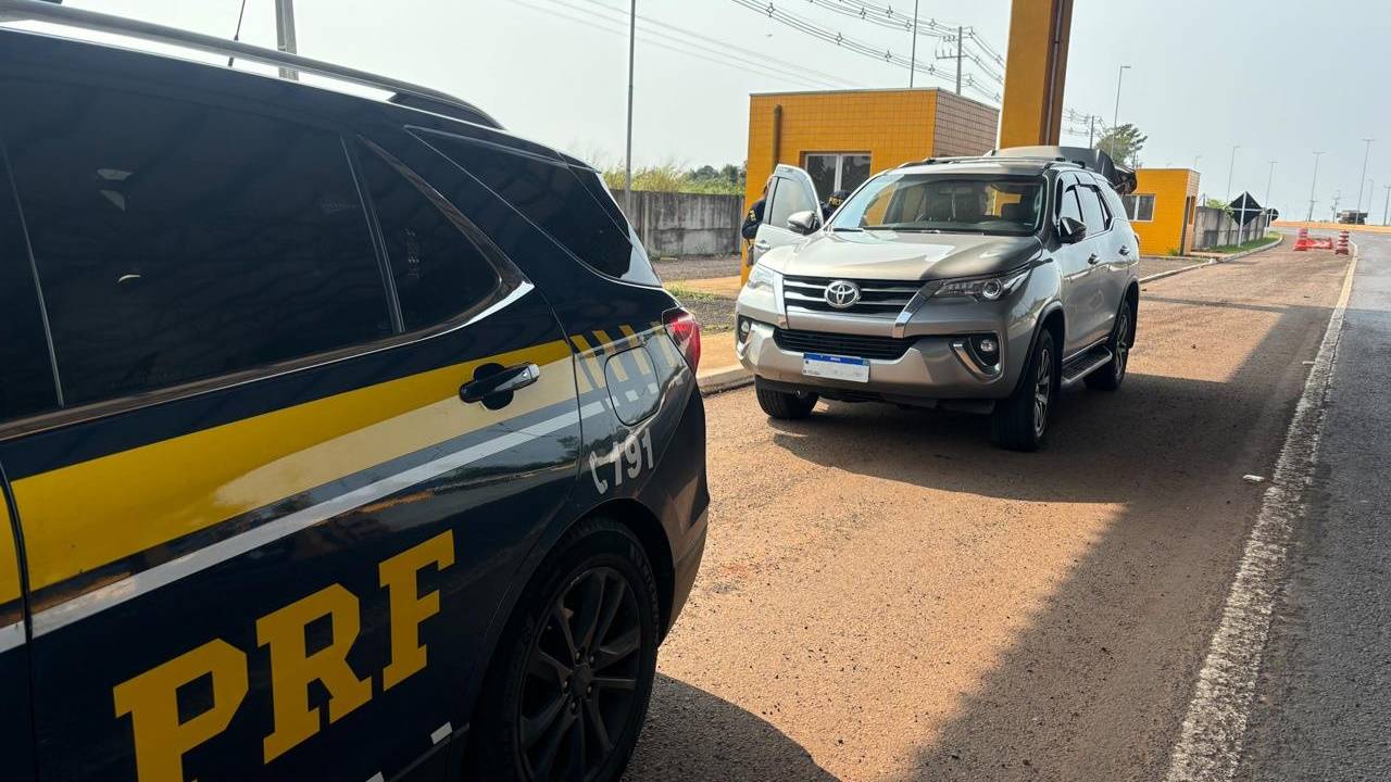 PRF recupera Hilux furtada em Joinville e prende condutora em Cascavel