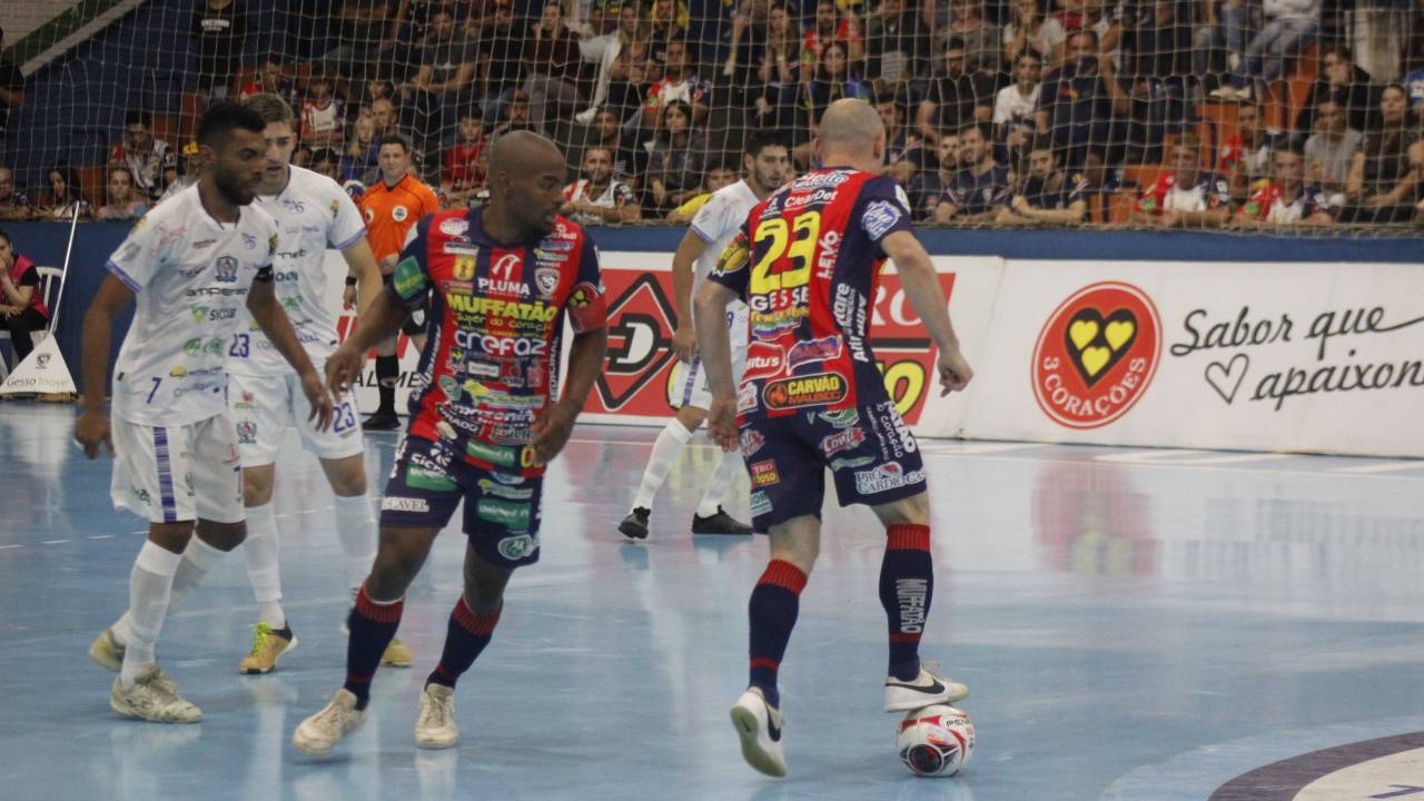 Contra o Galo Dois Vizinhos, Cascavel Futsal inicia disputa de vaga na final do Paranaense