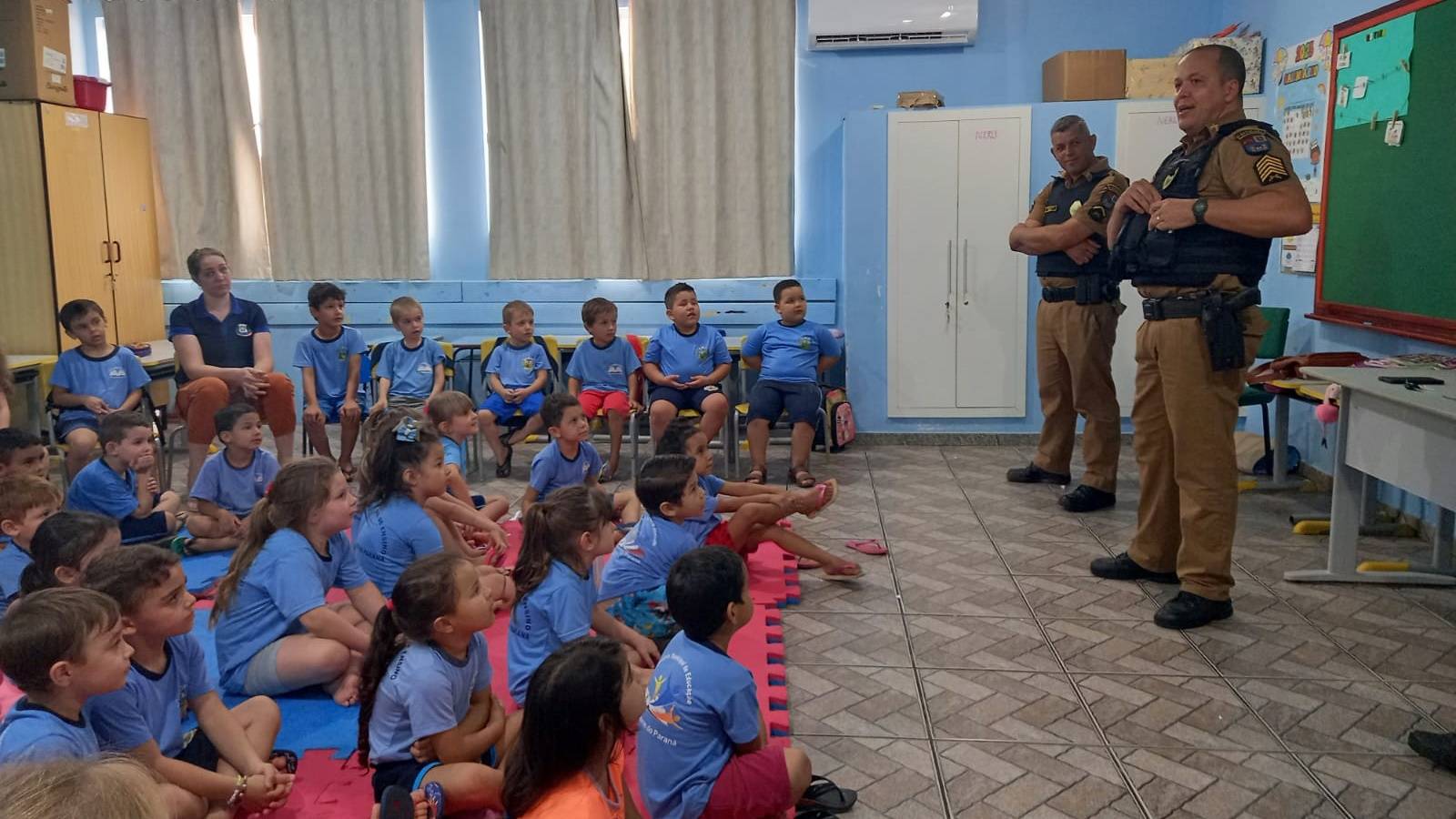 Polícia Militar promove ação educativa sobre profissões em escola de Três Barras do Paraná