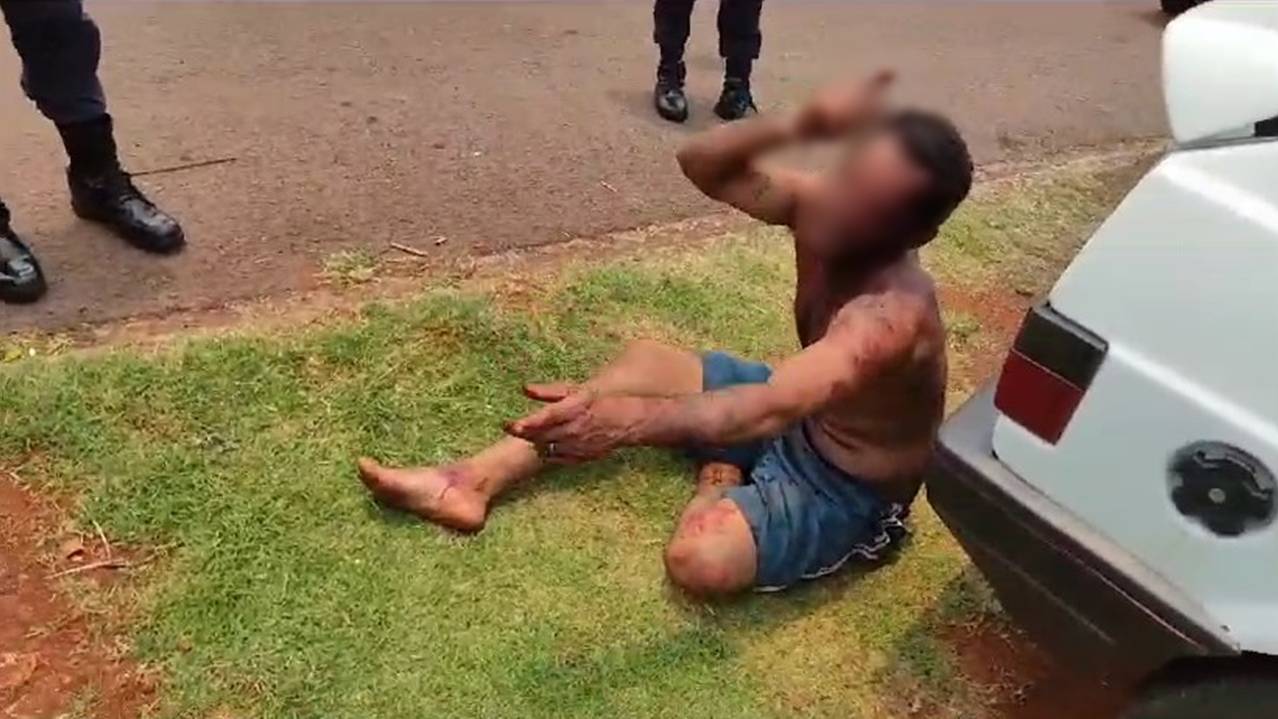 Homem é espancado por populares após suposto envolvimento em homicídio no Bairro Santa Felicidade