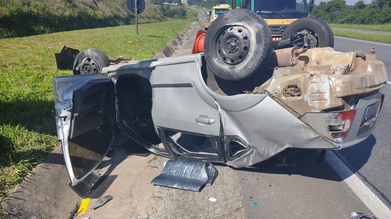 Motorista morre após perder controle de veiculo e capotar na BR-116