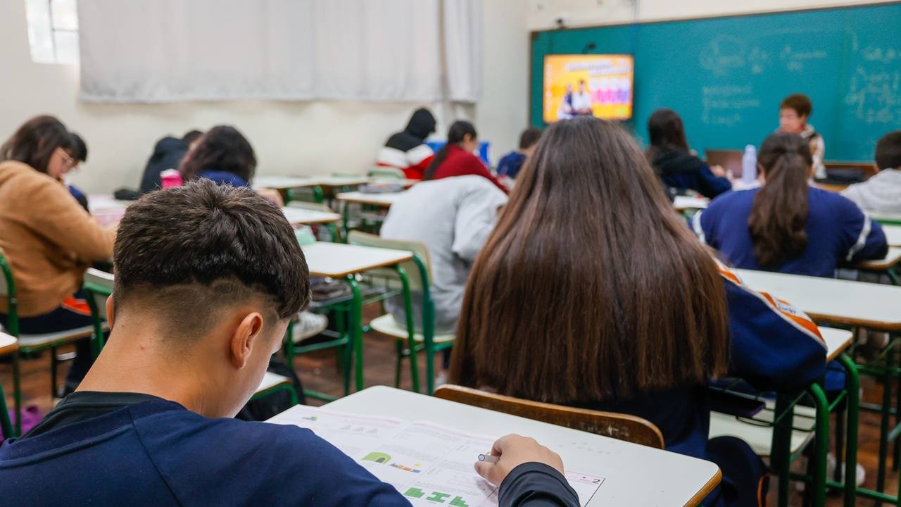 Pesquisa aponta que 75% dos paranaenses aprovam o programa Parceiro da Escola