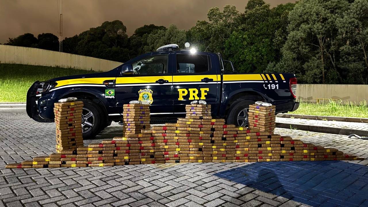 PRF apreende mais de 250 kg de drogas em perseguição na BR-476