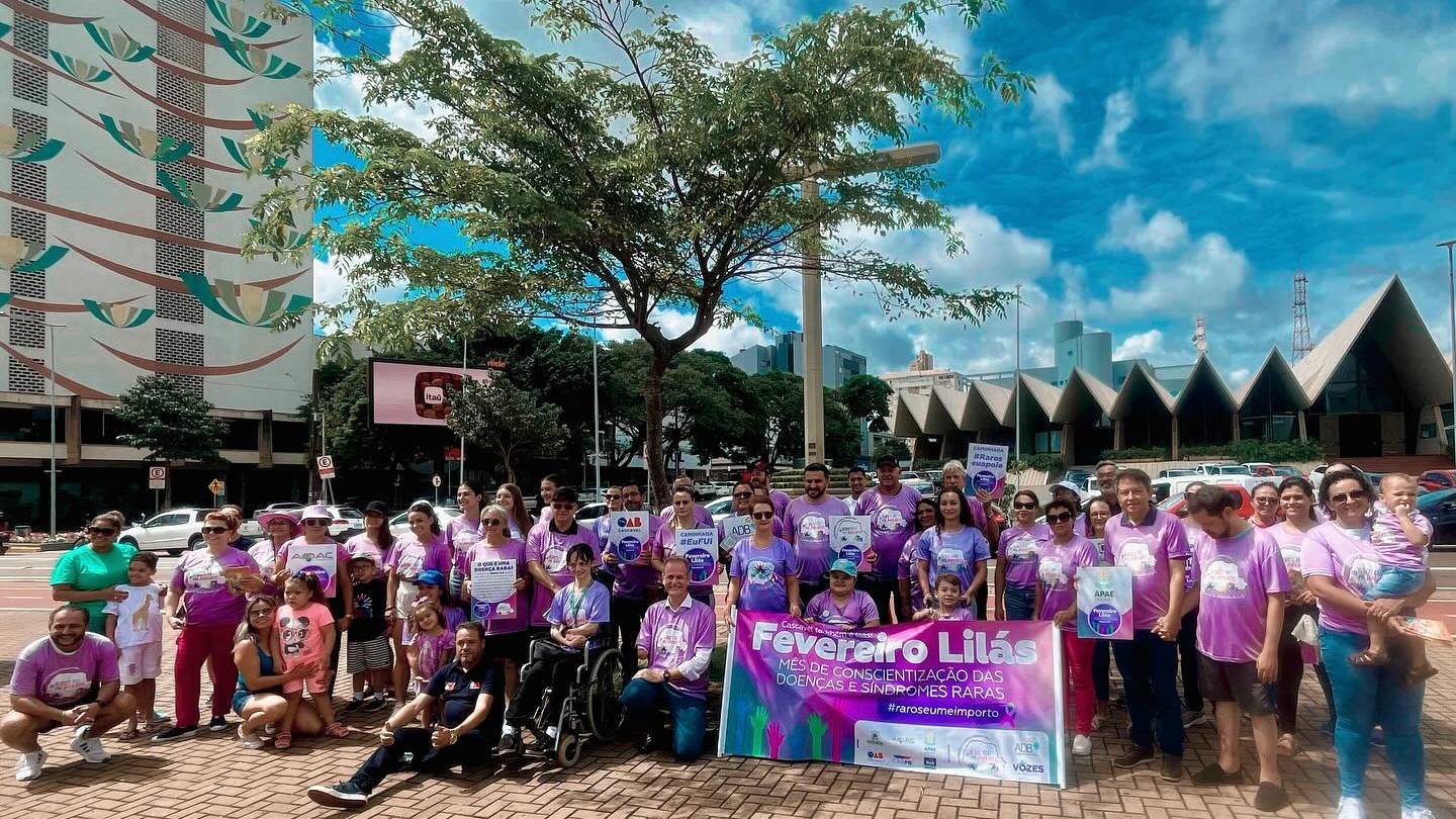 Fevereiro Lilás: Caminhada ilumina Cascavel em apoio a doenças raras