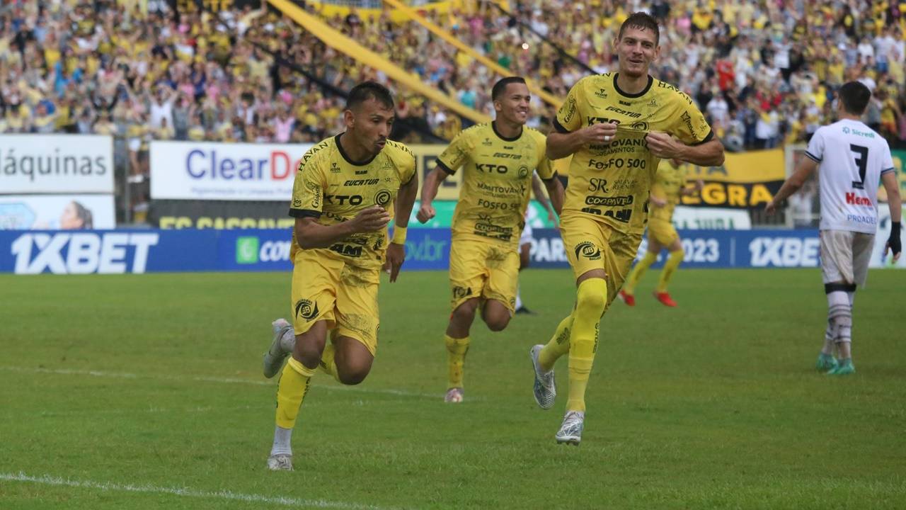 FC Cascavel vence o Operário por 2 a 1 no primeiro jogo da semifinal do Paranaense 2023