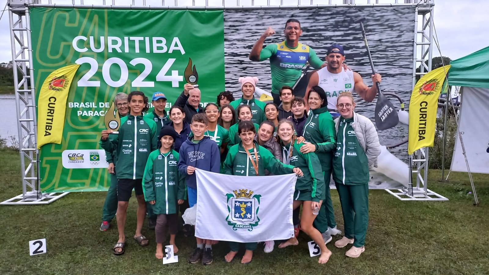 Jovens promessas do CRC dominam as águas: Dupla vitória na Canoagem Velocidade em Curitiba