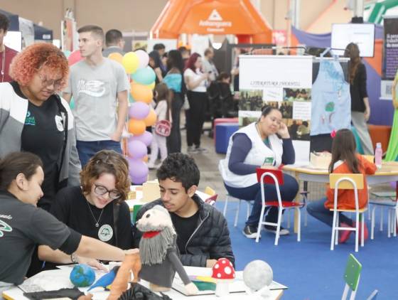 Feira das Profissões aproxima jovens de oportunidades acadêmicas e profissionais em Cascavel