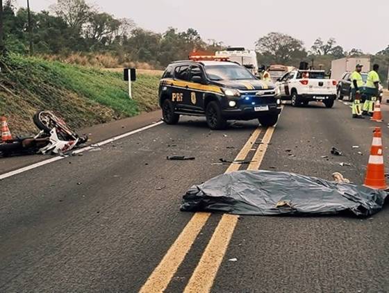 Motociclista morre após colisão frontal com caminhão na BR-277 em Céu Azul