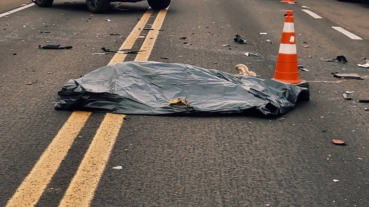 Motociclista morre após colisão frontal com caminhão na BR-277 em Céu Azul