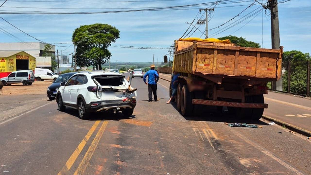 Três veículos se envolvem em acidente na PR-317, em Toledo