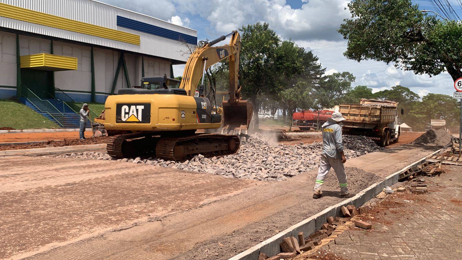 Obras na Avenida Carlos Gomes entram na reta final, mas com prazo prorrogado