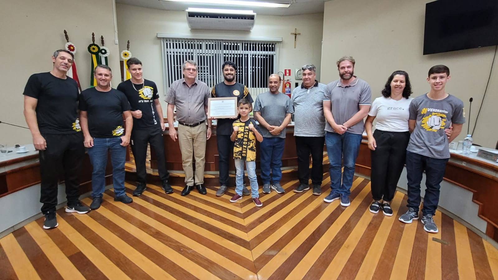 KickBoxing: Professor Leonardo Nascimento é homenageado pela Câmara Municipal de Corbélia