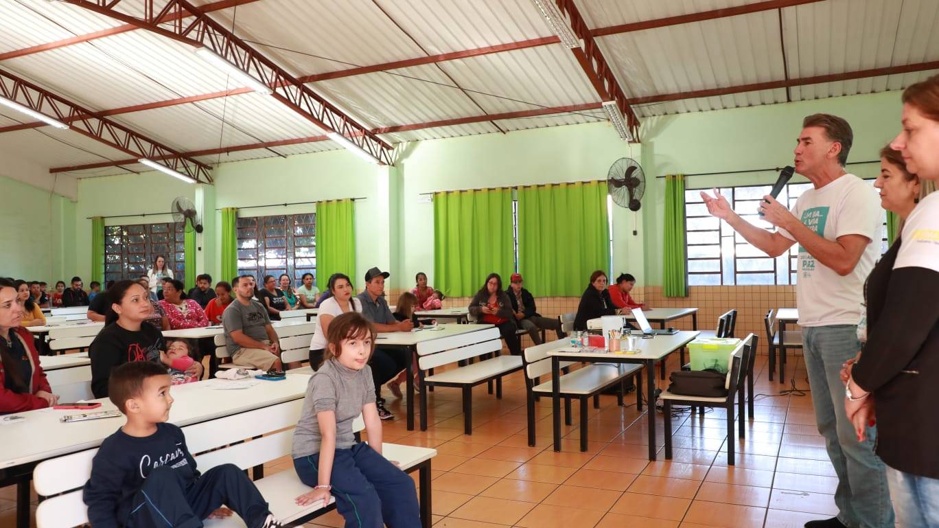 PAiZ NAS ESCOLAS: "Iniciamos um novo ciclo na educação", diz, Paranhos