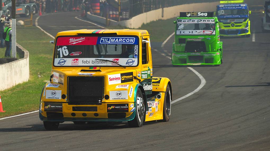 Fleck e Túlio Bendo dividem a liderança da Fórmula Truck