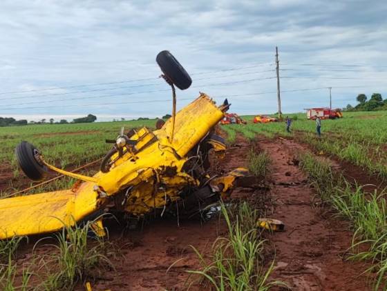 Avião agrícola cai em Quirinópolis e piloto não resiste