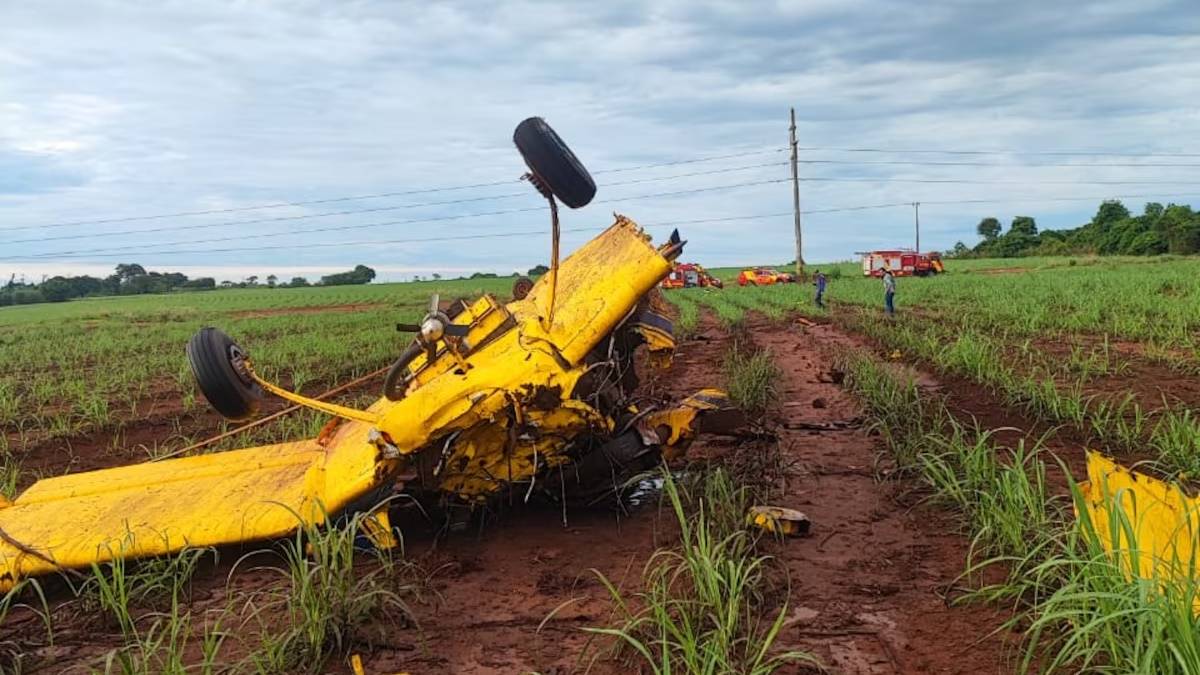 Avião agrícola cai em Quirinópolis e piloto não resiste