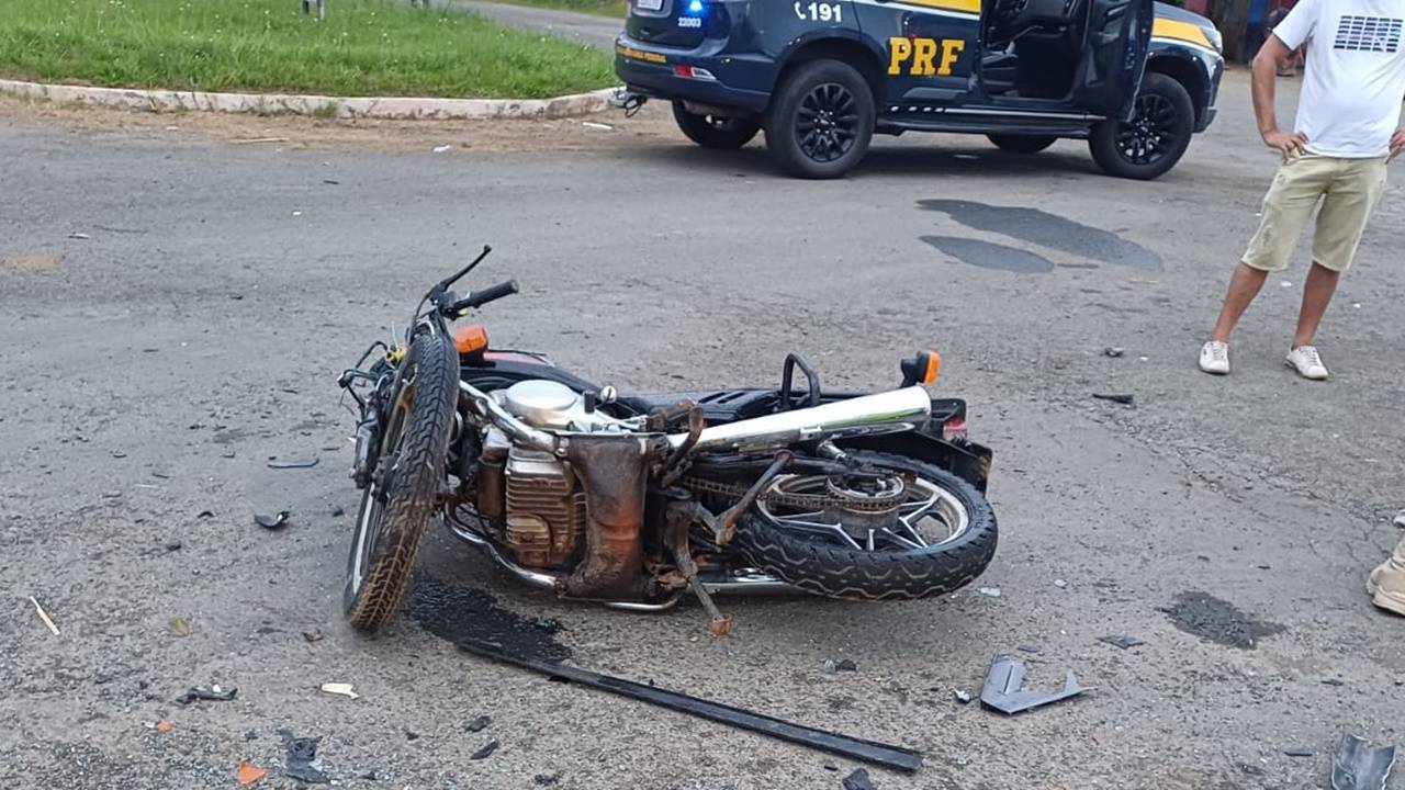 Colisão transversal na BR-373 em Imbituva, deixa motociclista gravemente ferido