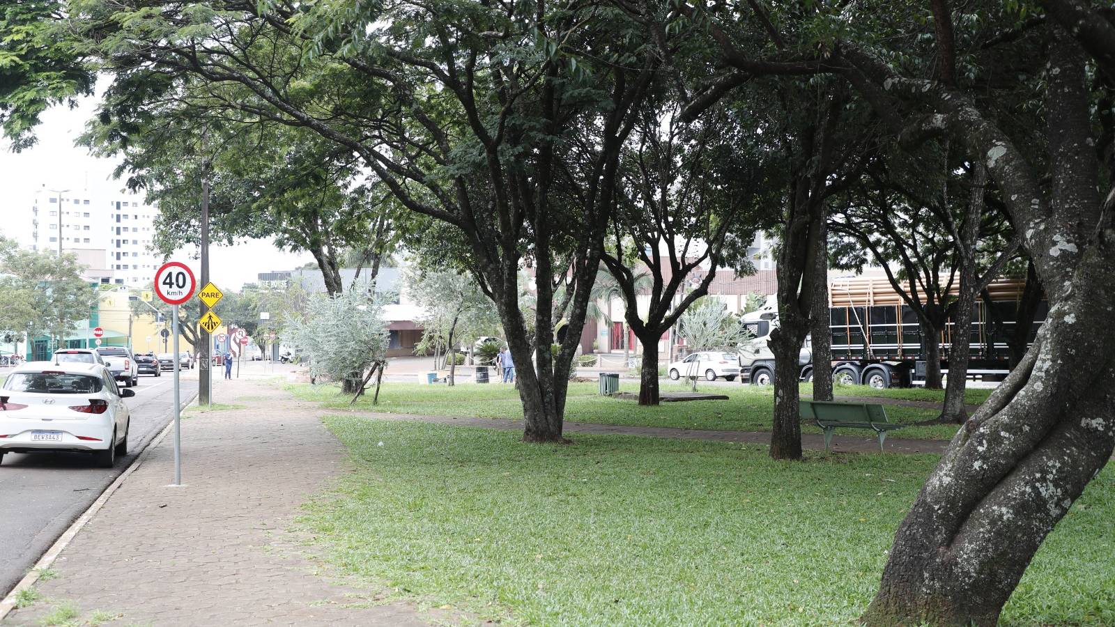 Cascavel presta homenagem a menino Fernando Lorenzo com parquinho em praça onde ele brincava