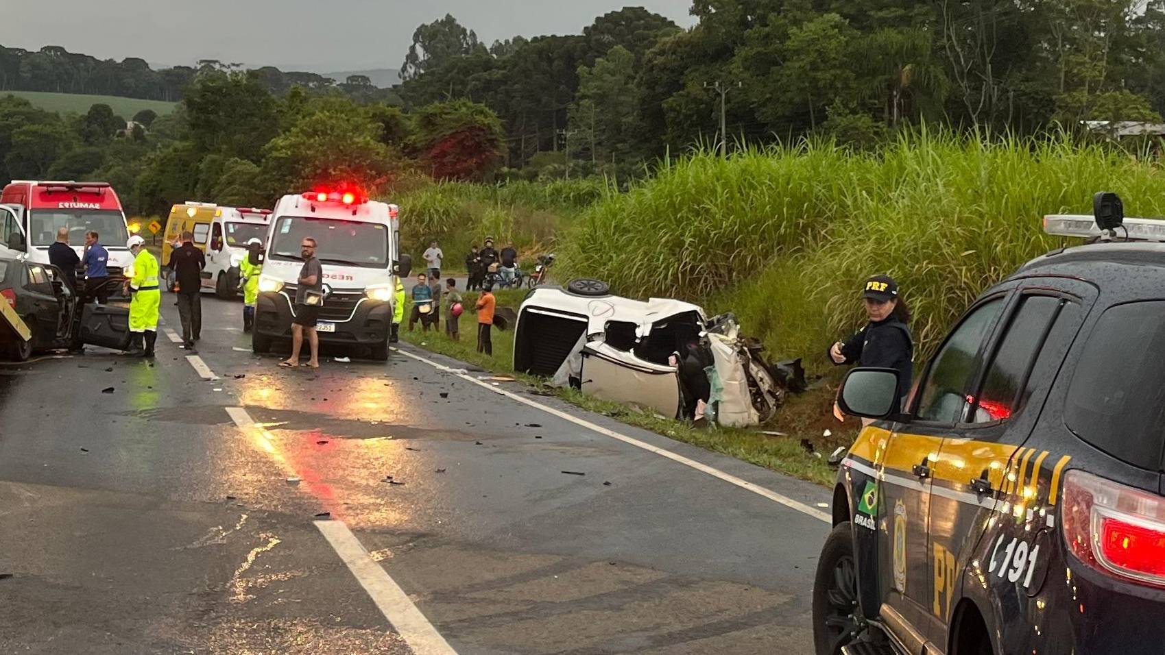 Colisão frontal na BR-373 em Prudentópolis deixa uma vítima fatal e dois feridos