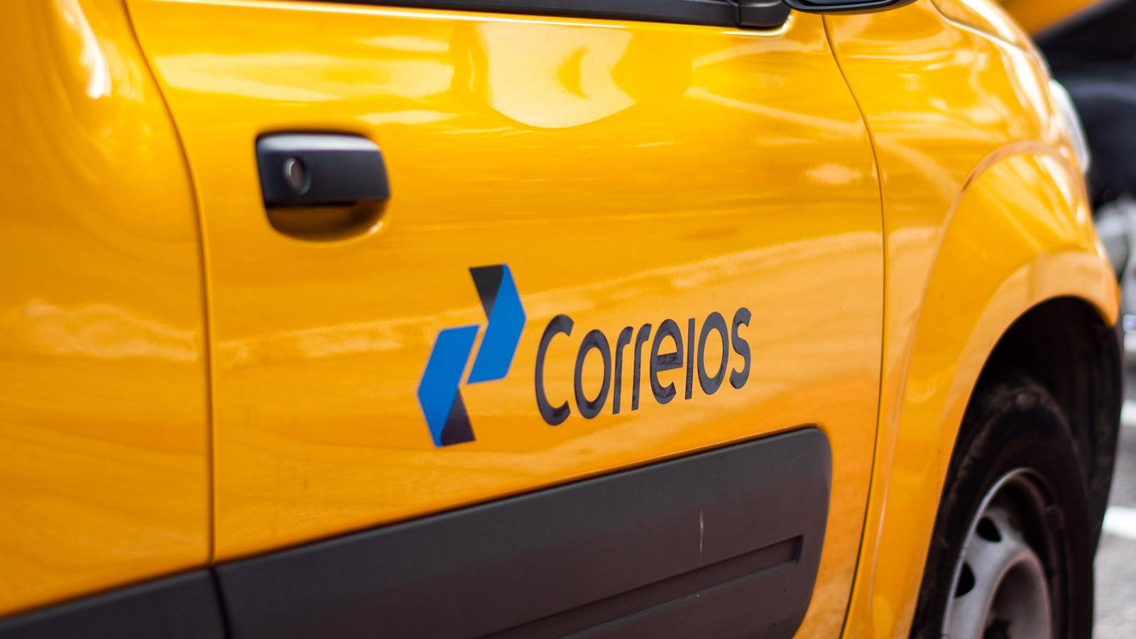 Empresas de transporte ameaçam suspender entregas dos Correios por falta de pagamento