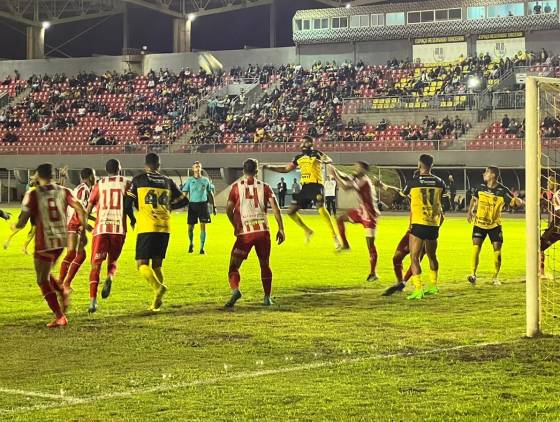 FC Cascavel empata com Hercílio Luz em jogo morno no Estádio Olímpico Regional