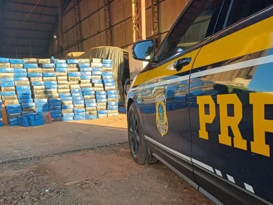 PRF e Receita Federal apreendem em Iguaraçu maconha em meio à carga de soja