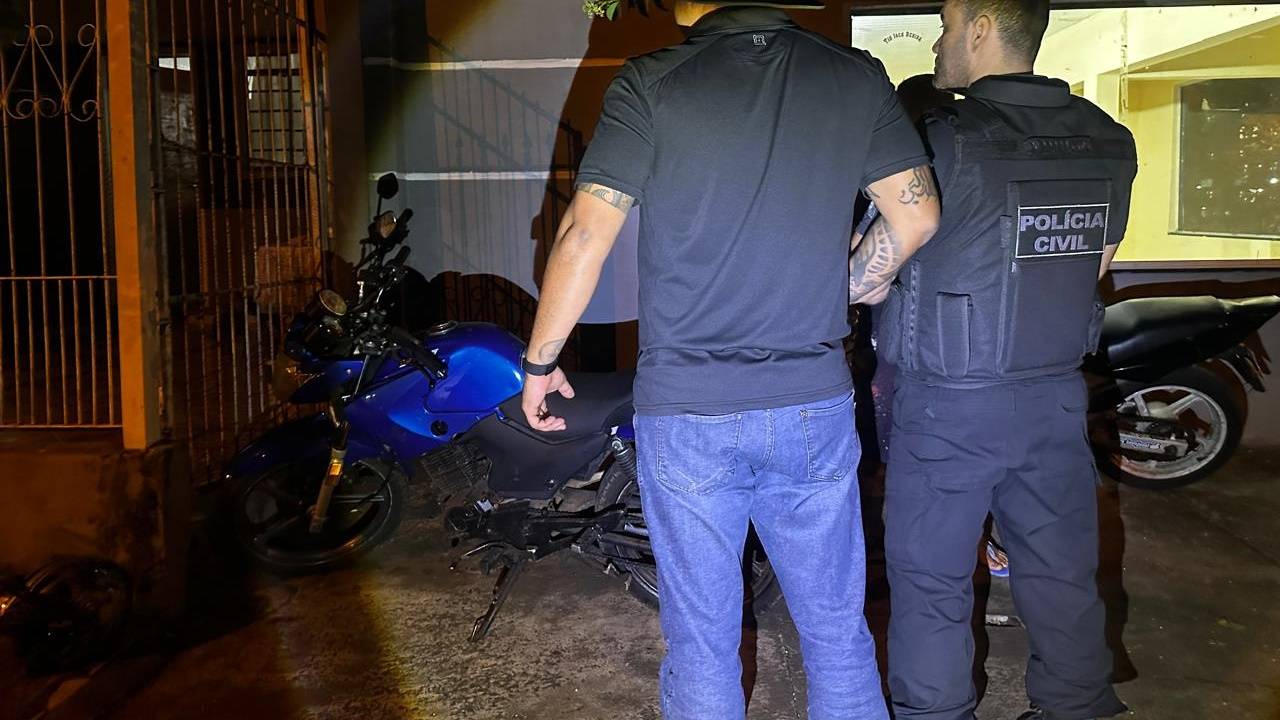 Jovem preso por receptação de motocicleta furtada em Foz do Iguaçu