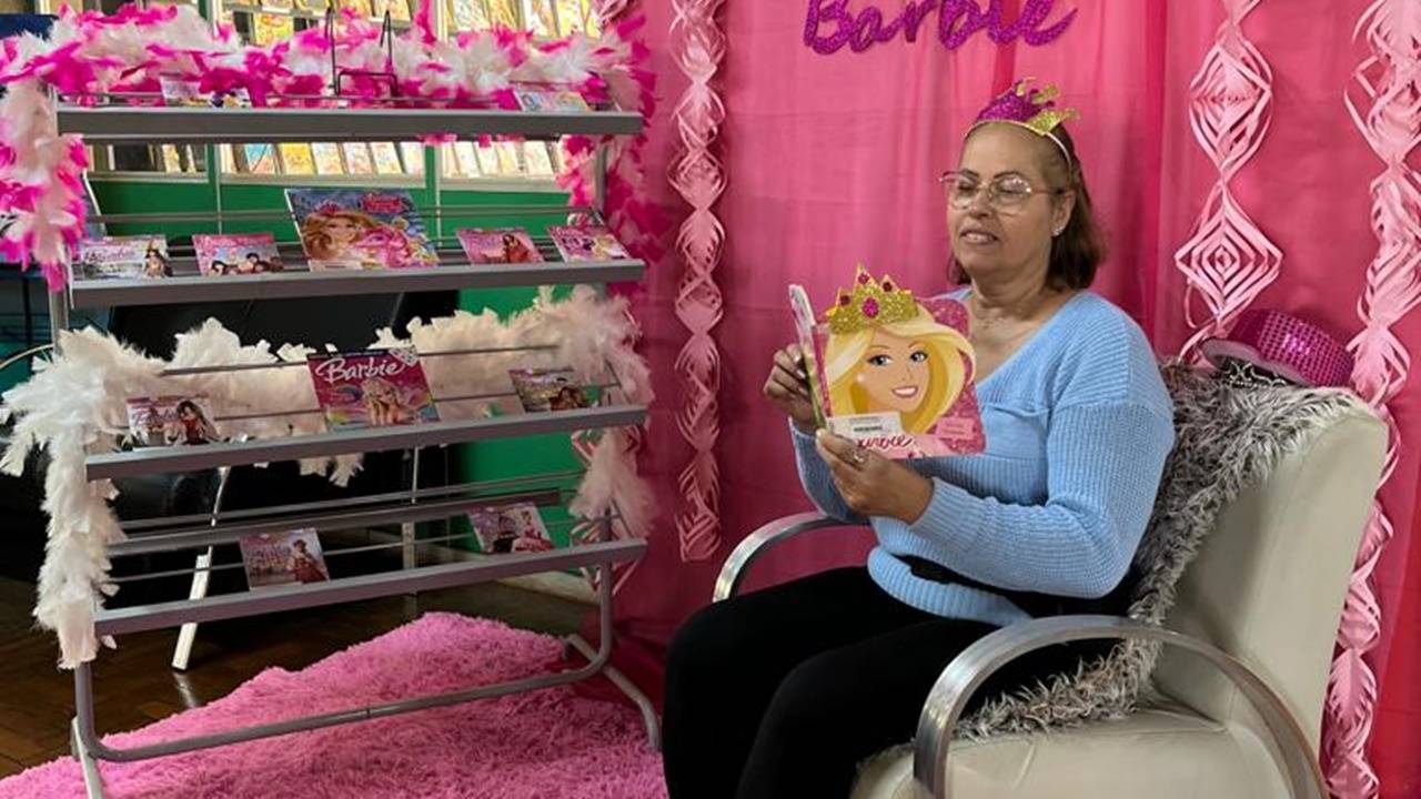 Biblioteca Pública de Cascavel celebra a magia da Barbie com Cantinho Literário e acervo especial