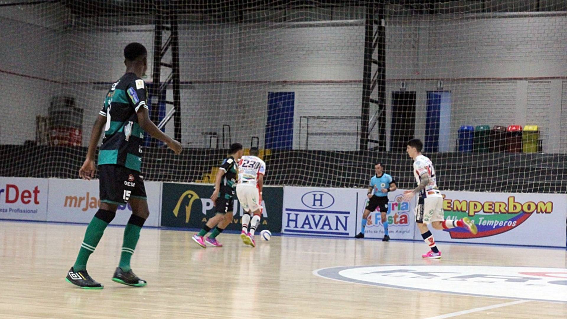 Cascavel Futsal vence o Marreco e assume a liderança da Série Ouro do Campeonato Paranaense