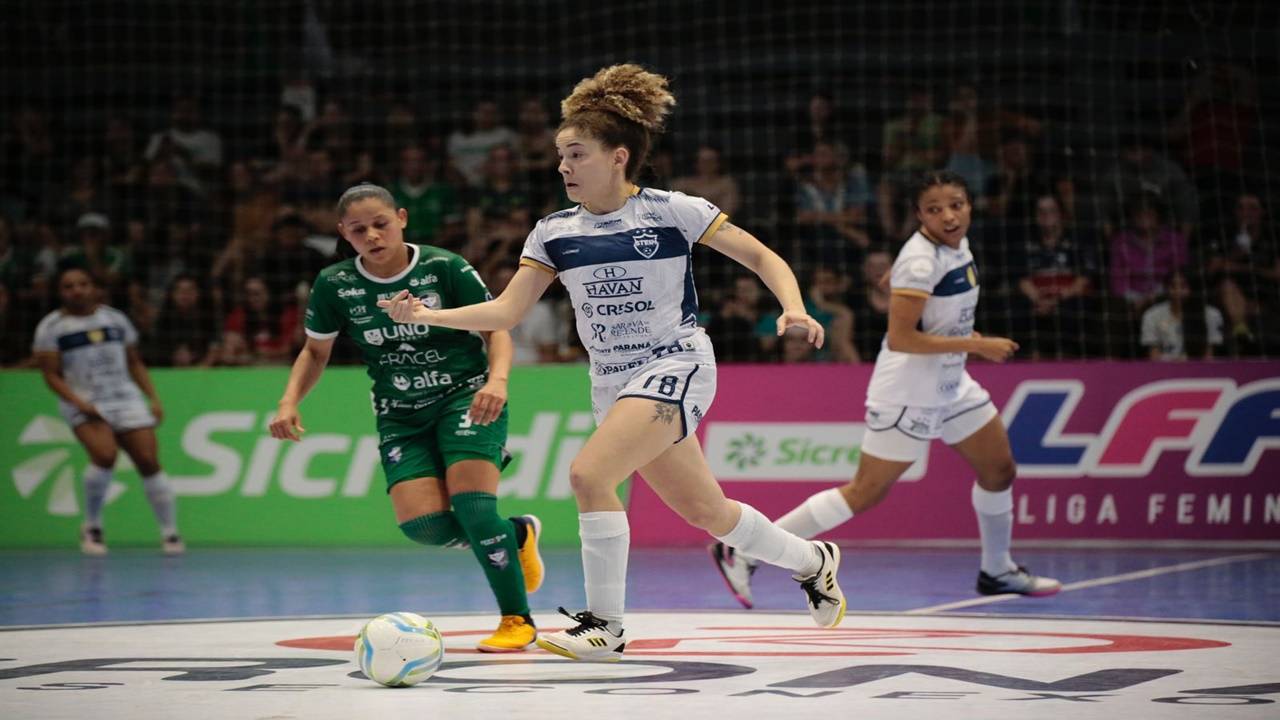 Stein Cascavel vence a Female e assume a liderança da Liga Femina de Futsal