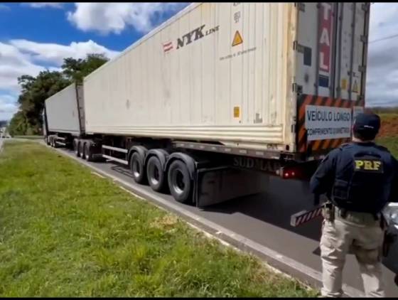 PRF flagra carreta com mais de 18 toneladas de excesso de peso em Ponta Grossa